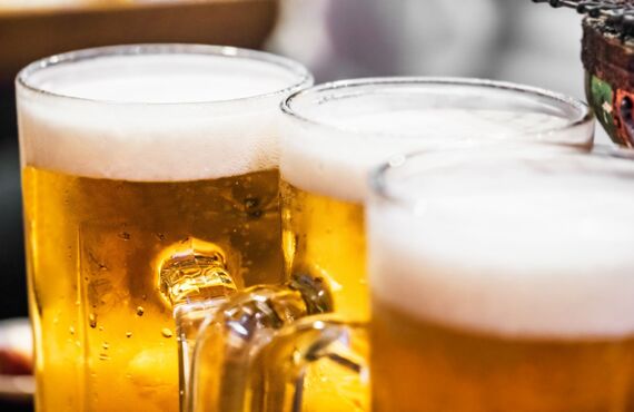 アツアツの唐揚げをビールで流し込む至高の瞬間 | 吉祥寺駅から徒歩5分の居酒屋・鶏唐 やまをんち